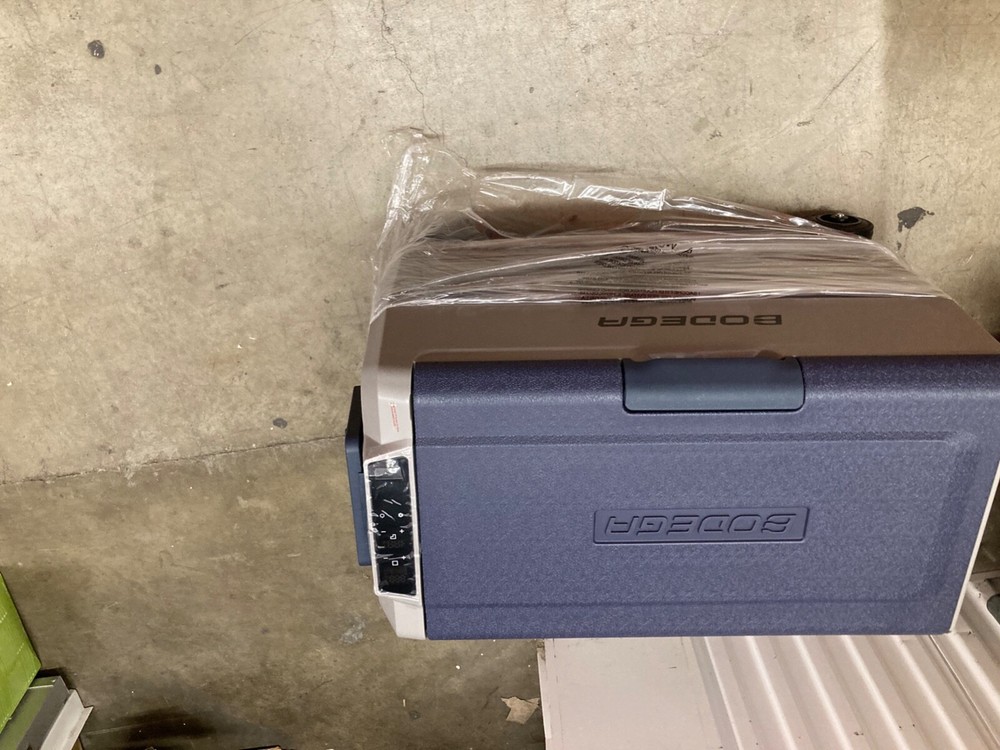 bodega self refrigerating cooler and freezer chest