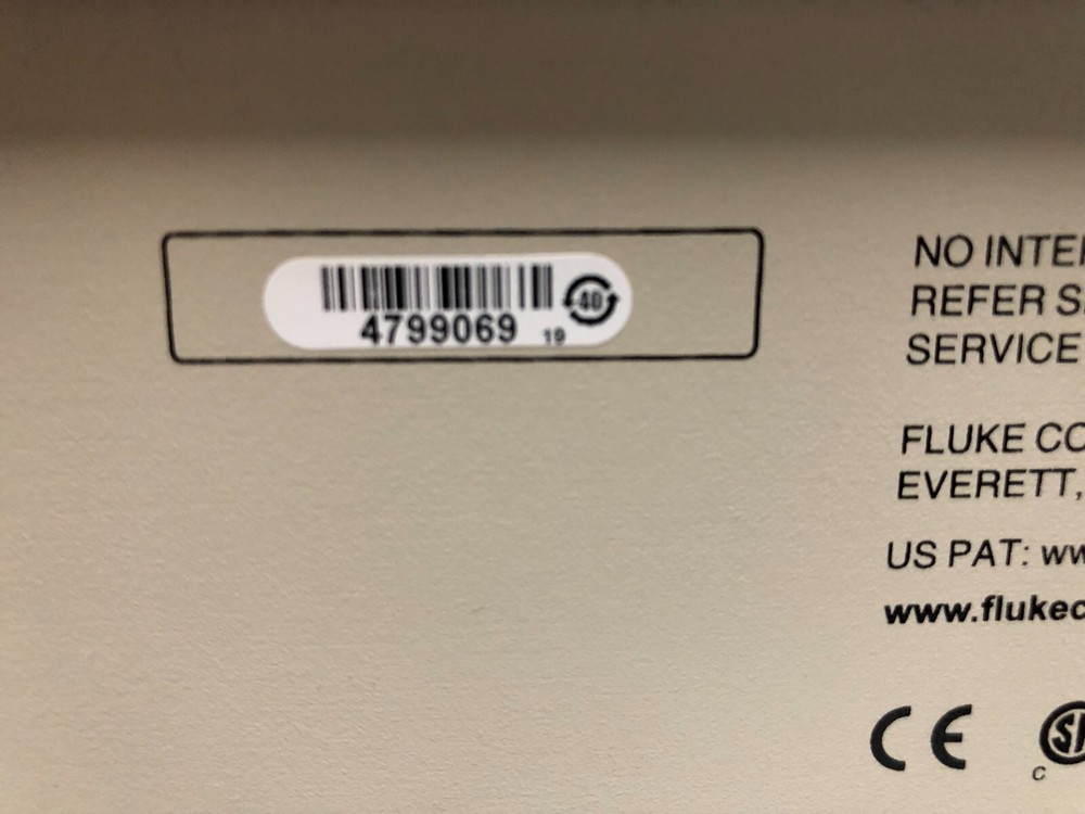 Fluke 525B Temperature / Pressure Calibrator