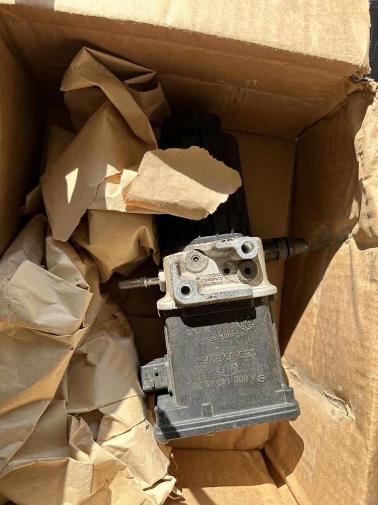 Freightliner Cascadia DEF Pump A0001404078