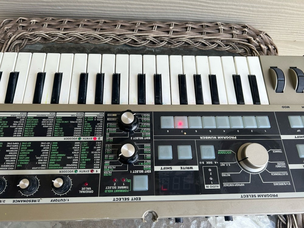 KORG microKORG 37-Key Synthesizer Vocoder ***Working***