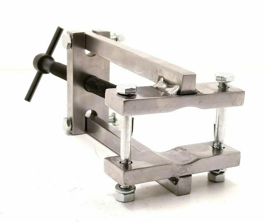 ,. A Transmission Pump Puller Tool with Adjustable Jaws pump extractor