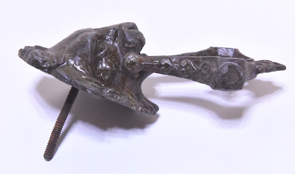 VINTAGE BRASS LIONS HEAD DRAWER PULL HANDLE