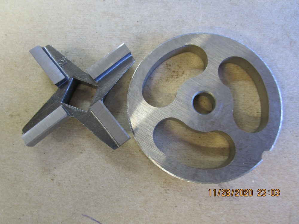 #12 GRINDER 3 HOLE KIDNEY PLATE & KNIFE SET