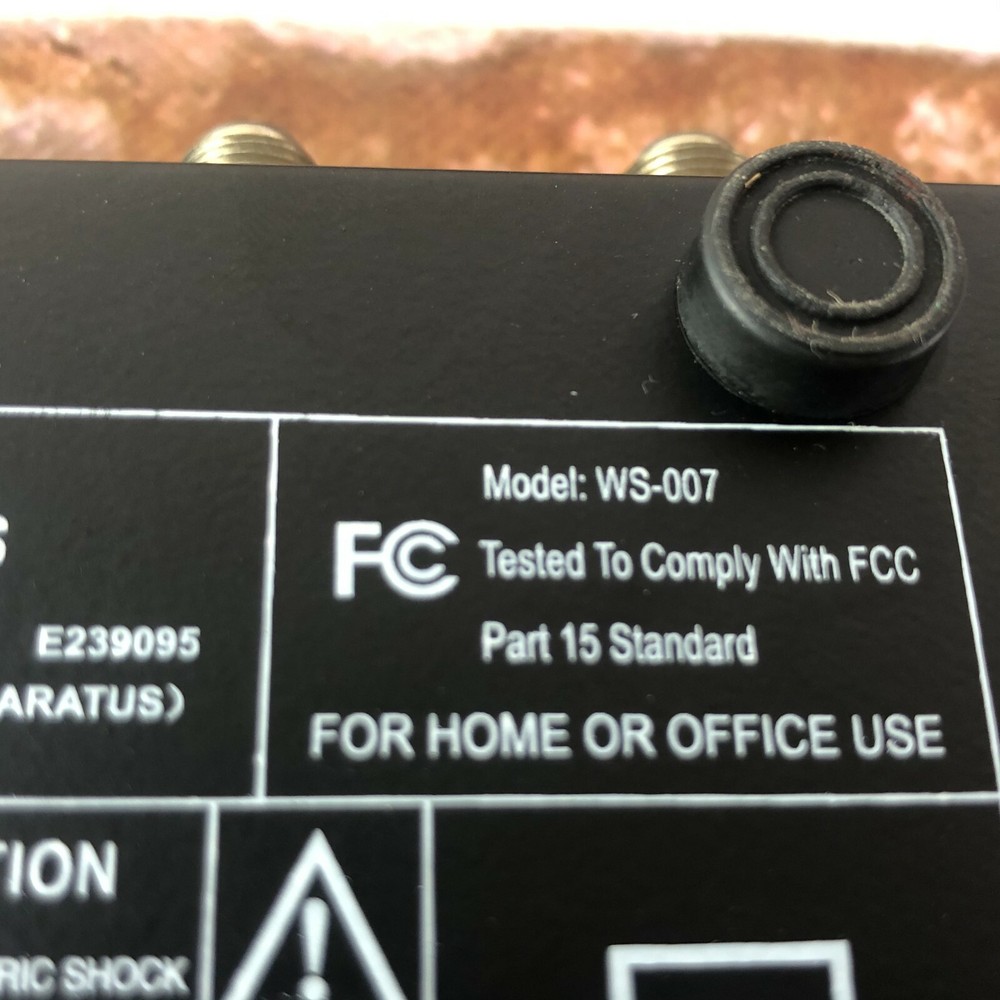 D-Link DE-824TP 10 Base T Ethernet Hub Used