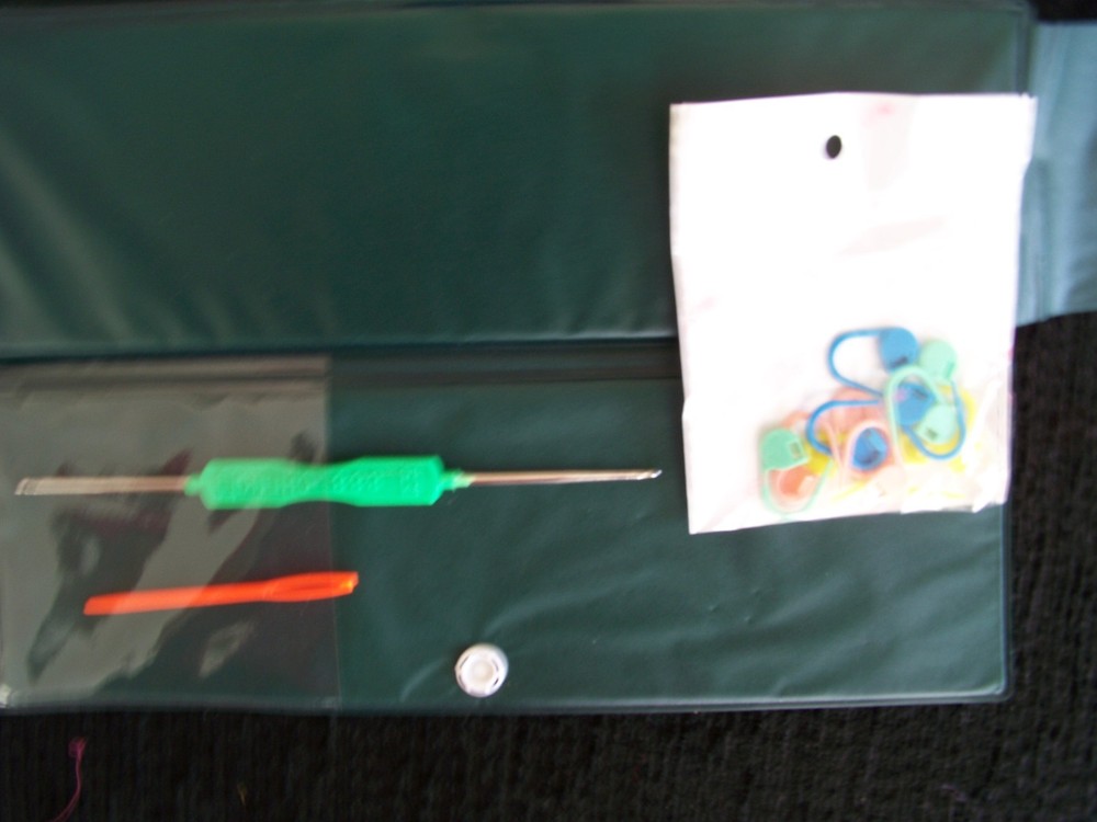 Double point knitting needles & accessories, 11 sets + case, 10"