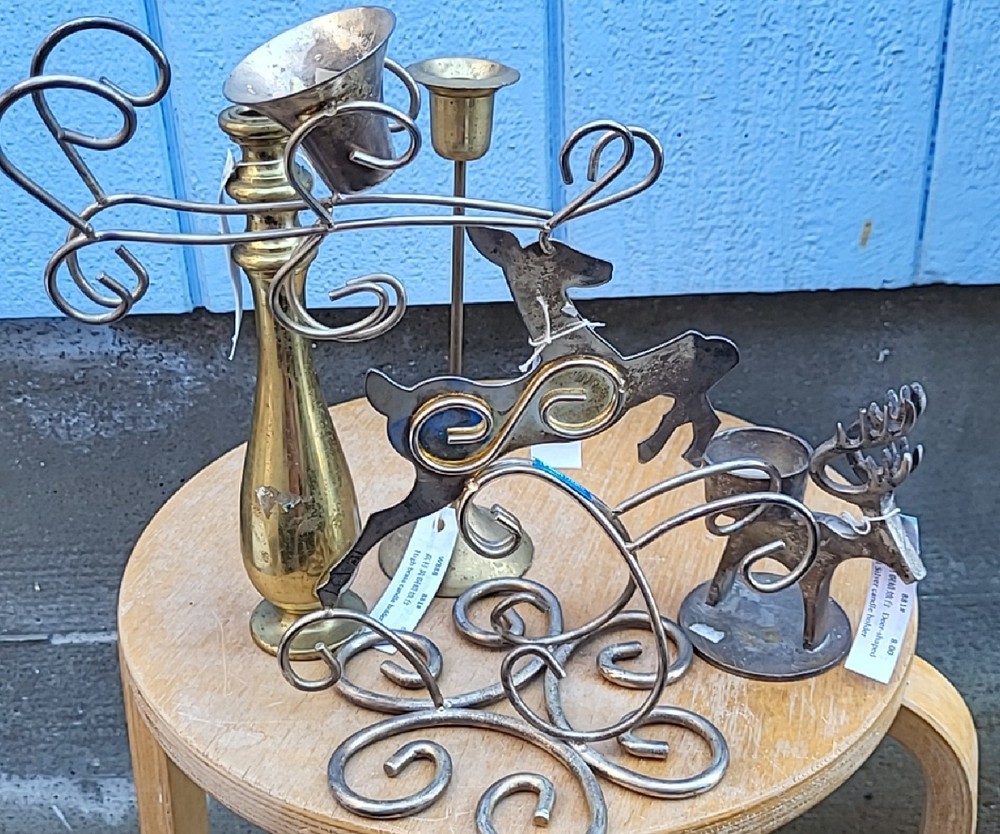 8 decorative and practical bronze objects j1
