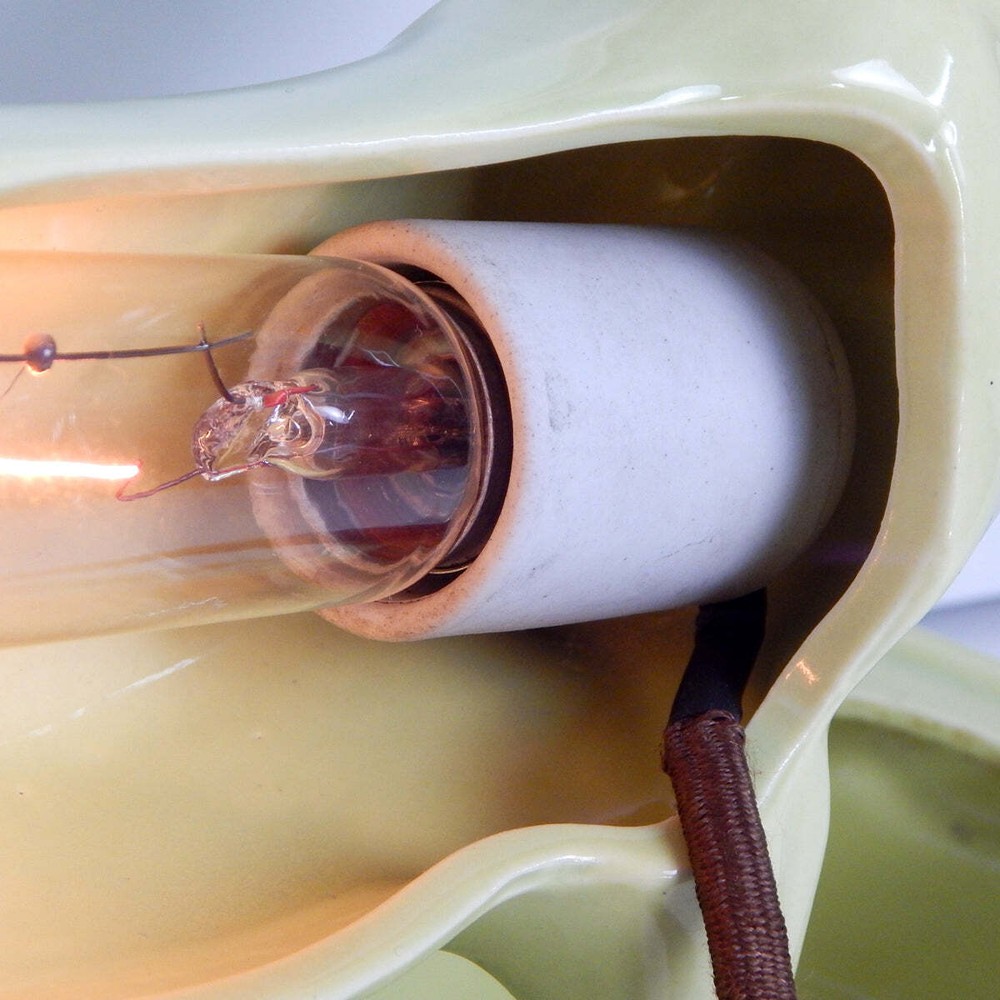 Porcelain Turn Knob Medium Base Socket