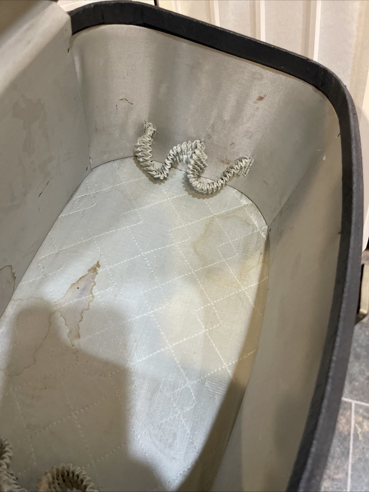 Vintage Carilite Brand Makeup Box.