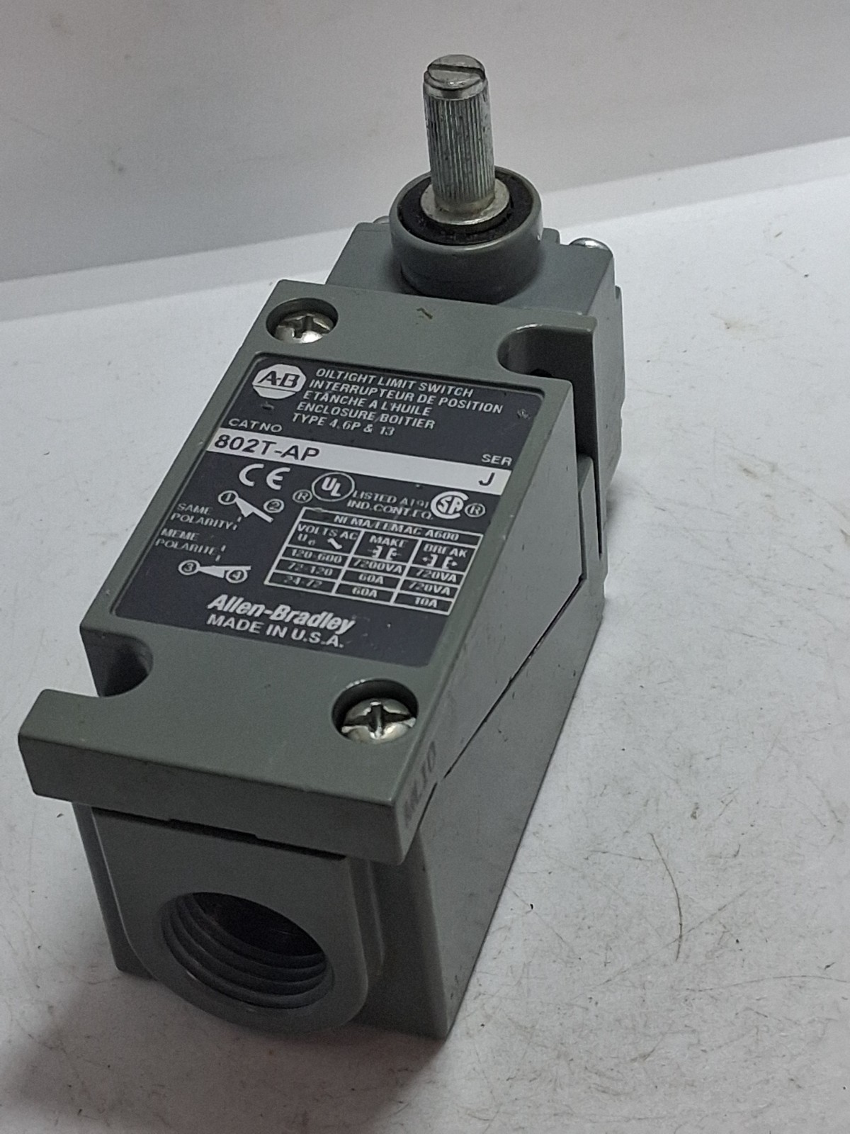ALLEN BRADLEY 802T-AP LIMIT SWITCH OILTIGHT 600V 10A TYPE 4 & 13 SERIES J