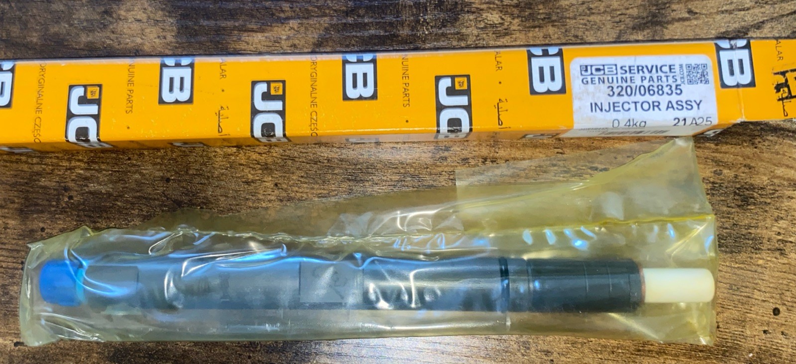 320/06835 -  JCB BACKHOE GENUINE JCB FUEL INJECTOR MT2 TC 74.5KW