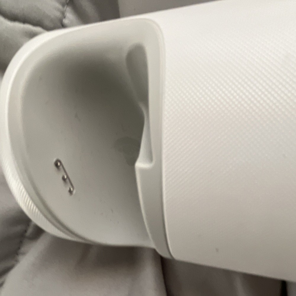 Meta White Charging Dock with Charging Pins for Oculus Quest 2 Controllers