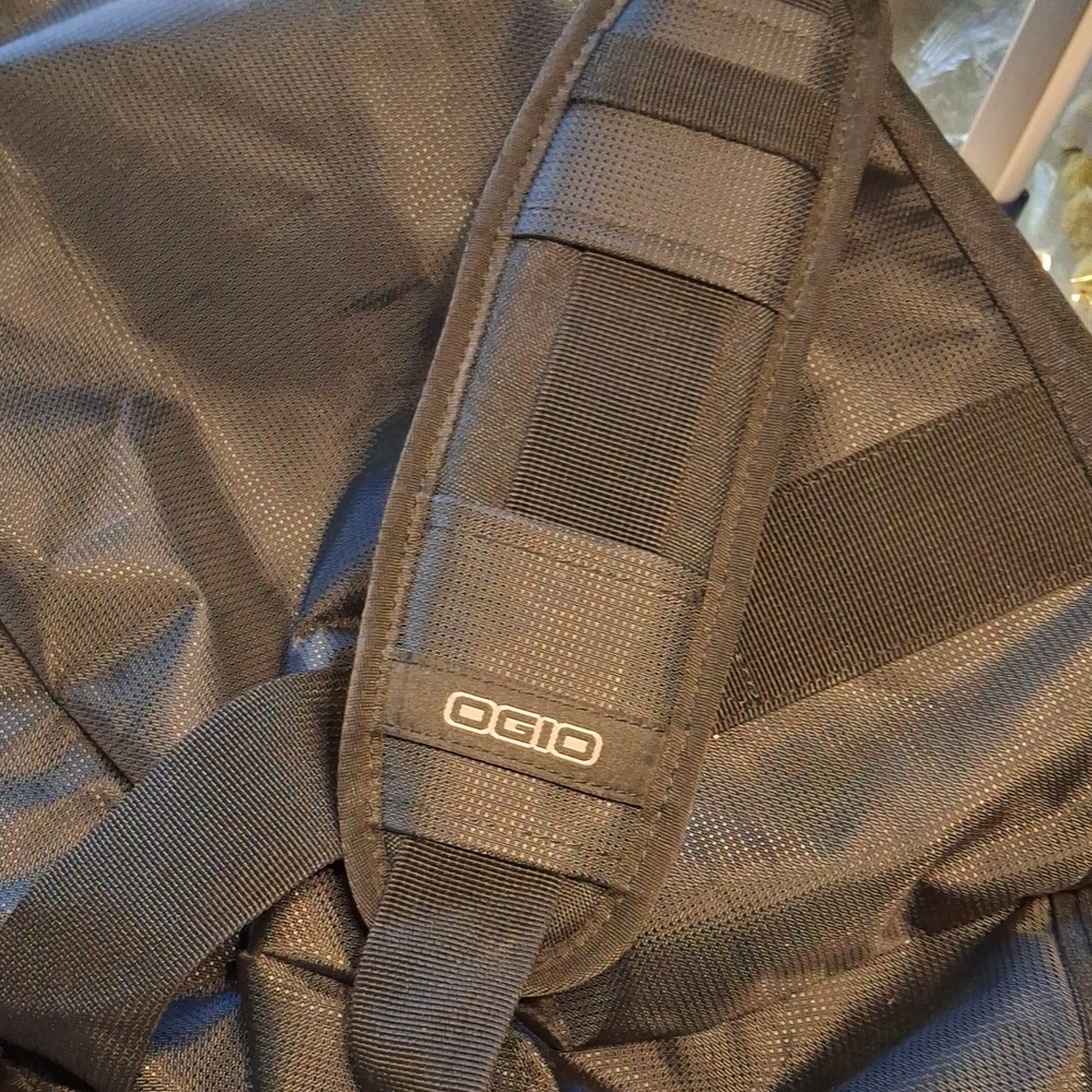 OGIO Begin Again Foundation Medium Black/Gray Duffel Zip Adjustable Strap Logo