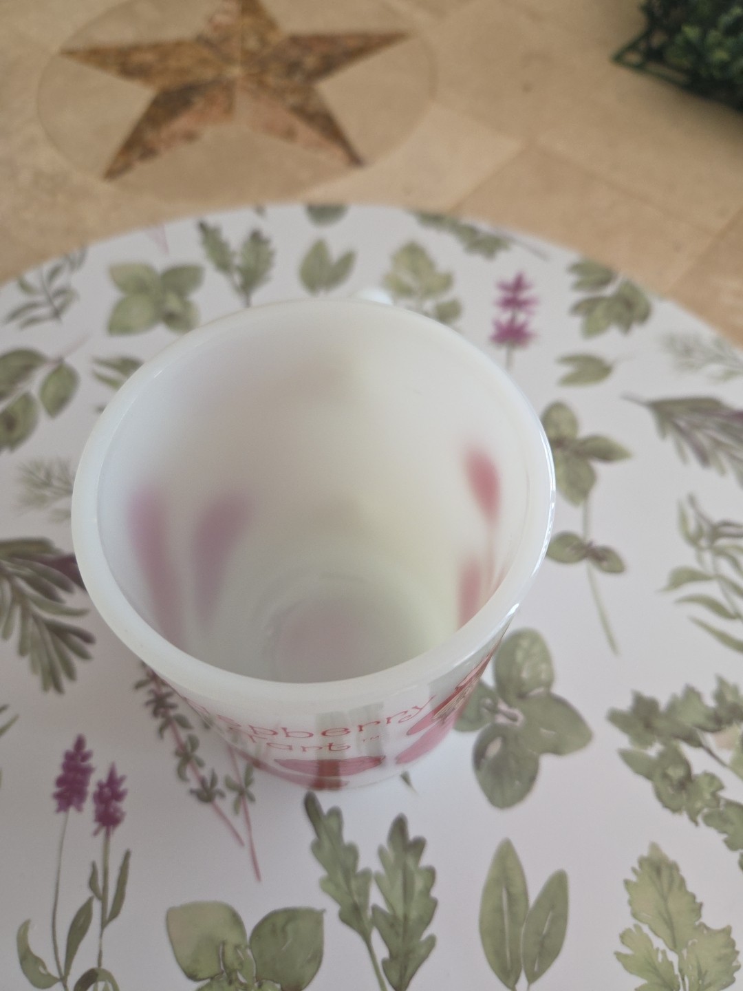 Vintage Anchor Hocking Strawberry Shortcake / Raspberry tart Milk Glass Mug 1980