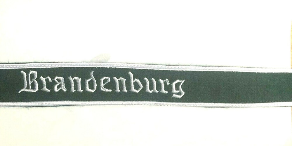 BRANDENBURG CUFF TITLE ON GREEN WOOL FOR ARM