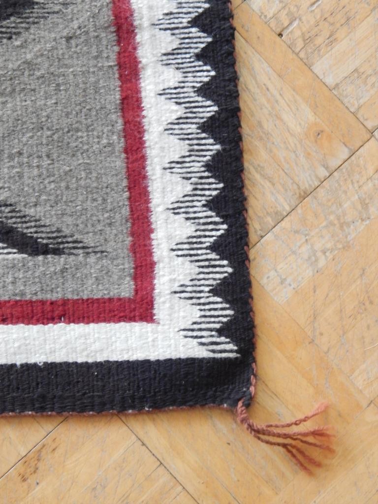 FINE WEAVE VINTAGE NAVAJO INDIAN 'CRYSTAL" RUG - NICE SIZE + VERY VISUAL DSGN
