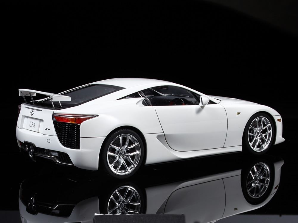 Tamiya - 1/24 Lexus LFA Plastic Model Kit