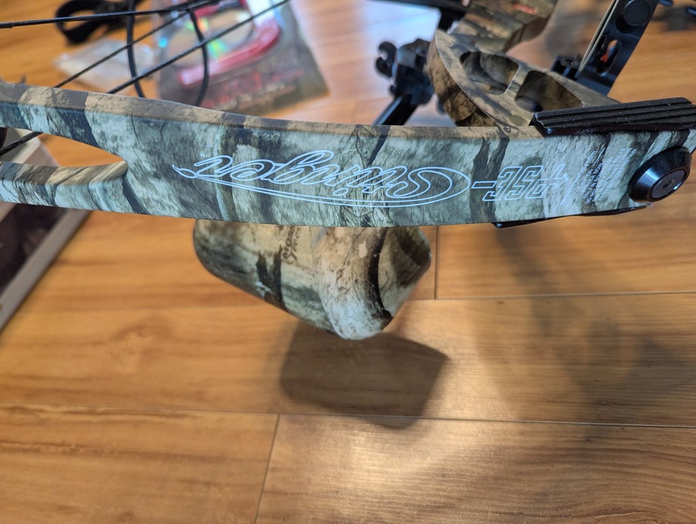 PSE Stinger Hunting Bow Package (with Case, arrows, release)