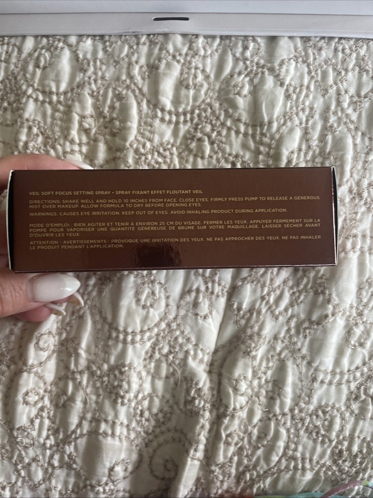 Hourglass Veil Soft Focus Setting Spray