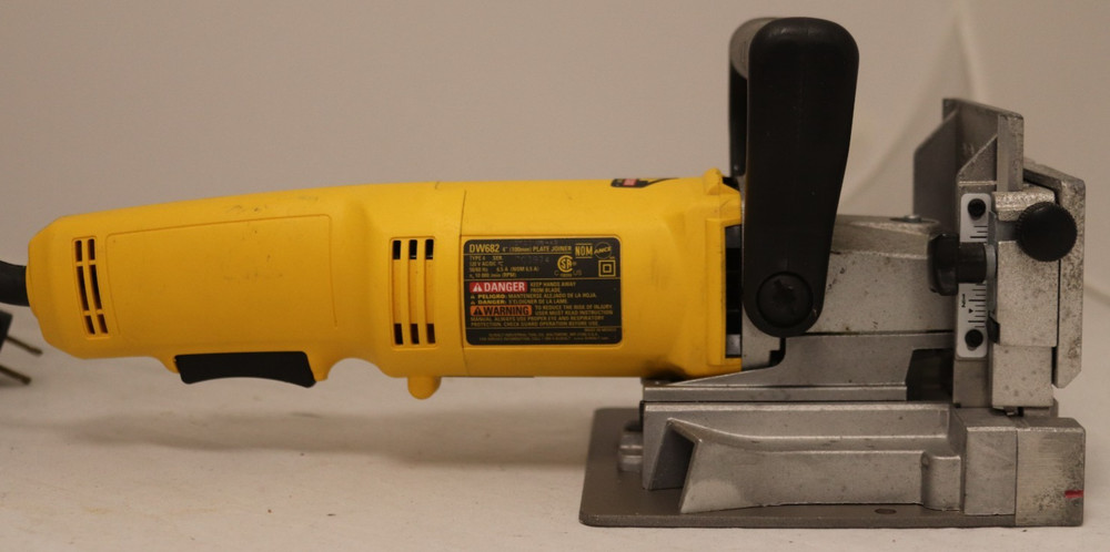 Dewalt DW682 plate joiner