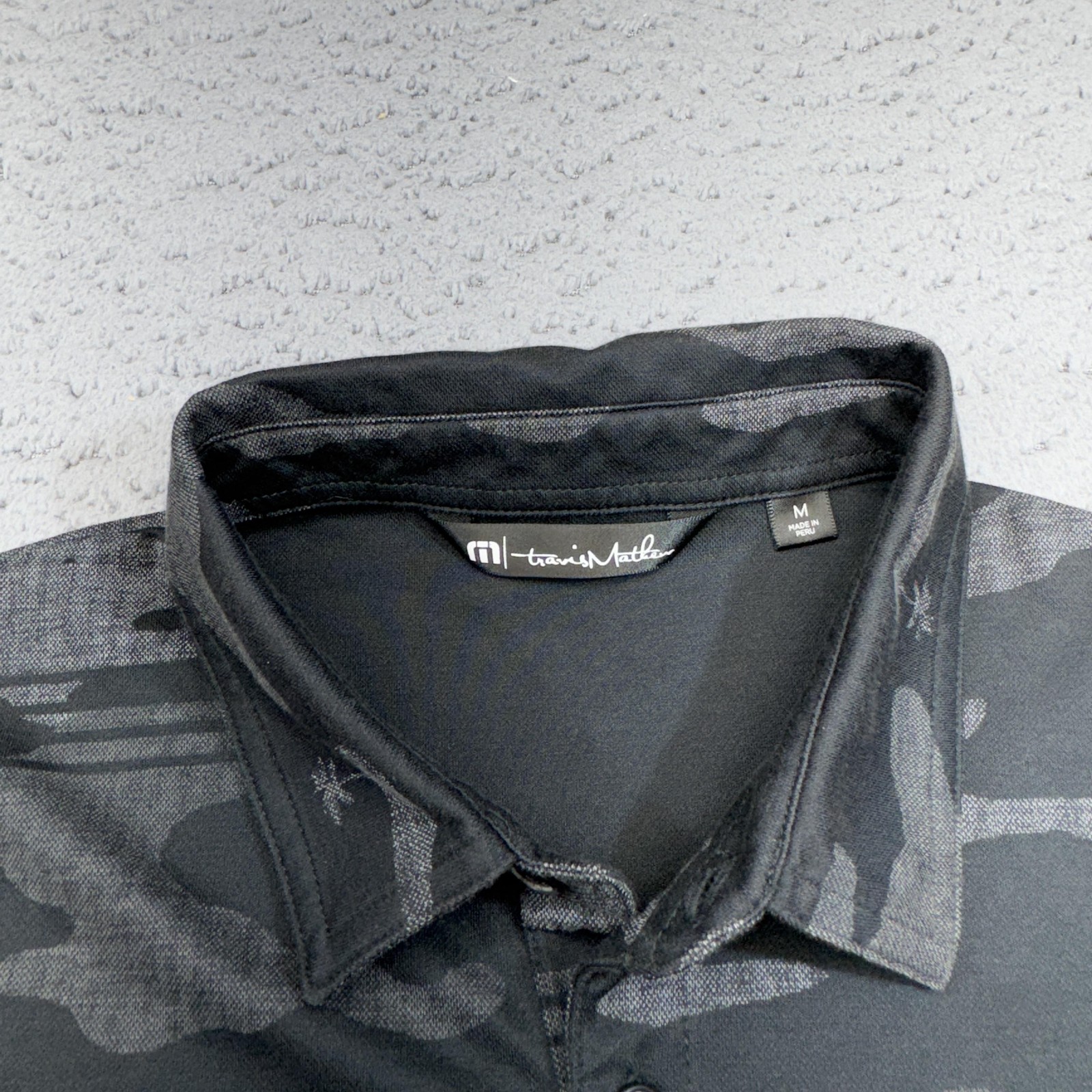 Travis Mathew Polo Shirt Mens Medium Gray Camo Golf WM Phoenix Open Tournament