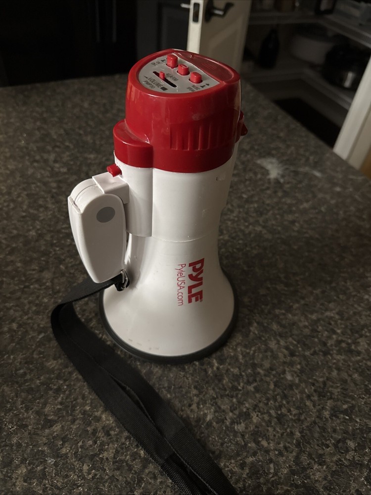 Pyle-Pro Professional Microphone and Speaker with Siren Tested