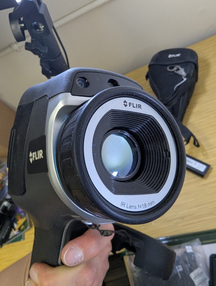 KEC FLIR E60bx IR Handheld Thermal Camera 320 x 240 Resolution + Extra Battery