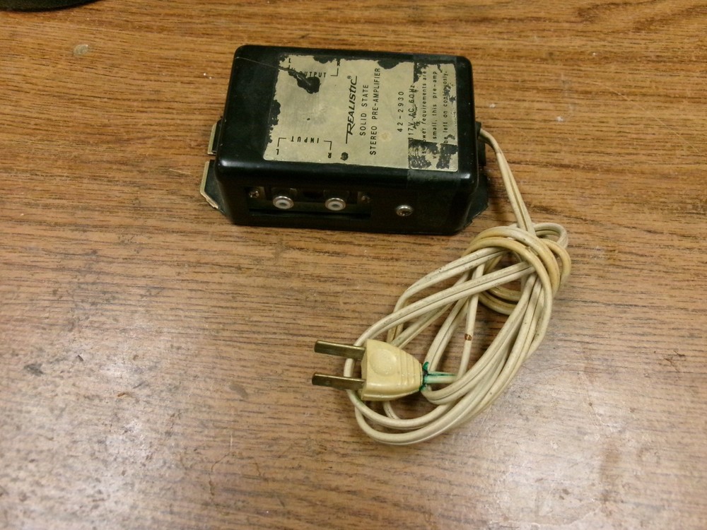 Realistic 42-2930 Solid State Stereo Pre-Amplifier 117VAC 60Hz