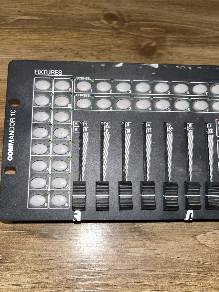 Stagg COMMANDOR 10-1 DMX 16-Fixture 14 Channel Light Controller