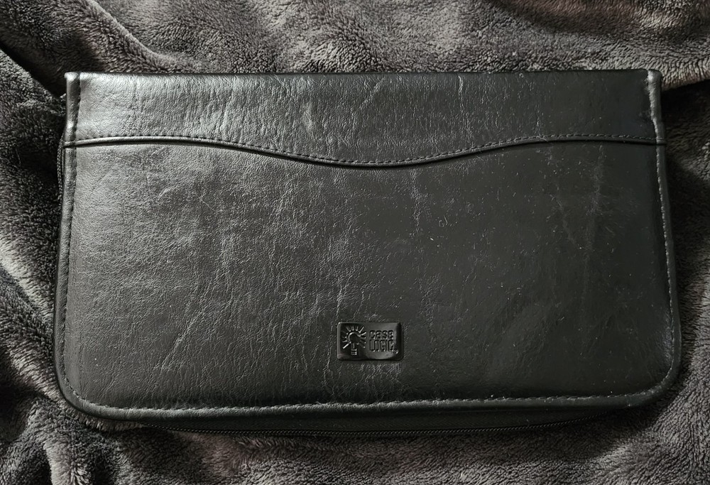 Case Logic 64/ Cd/ Dvd /Blu-ray / Carrying Case  /Storage