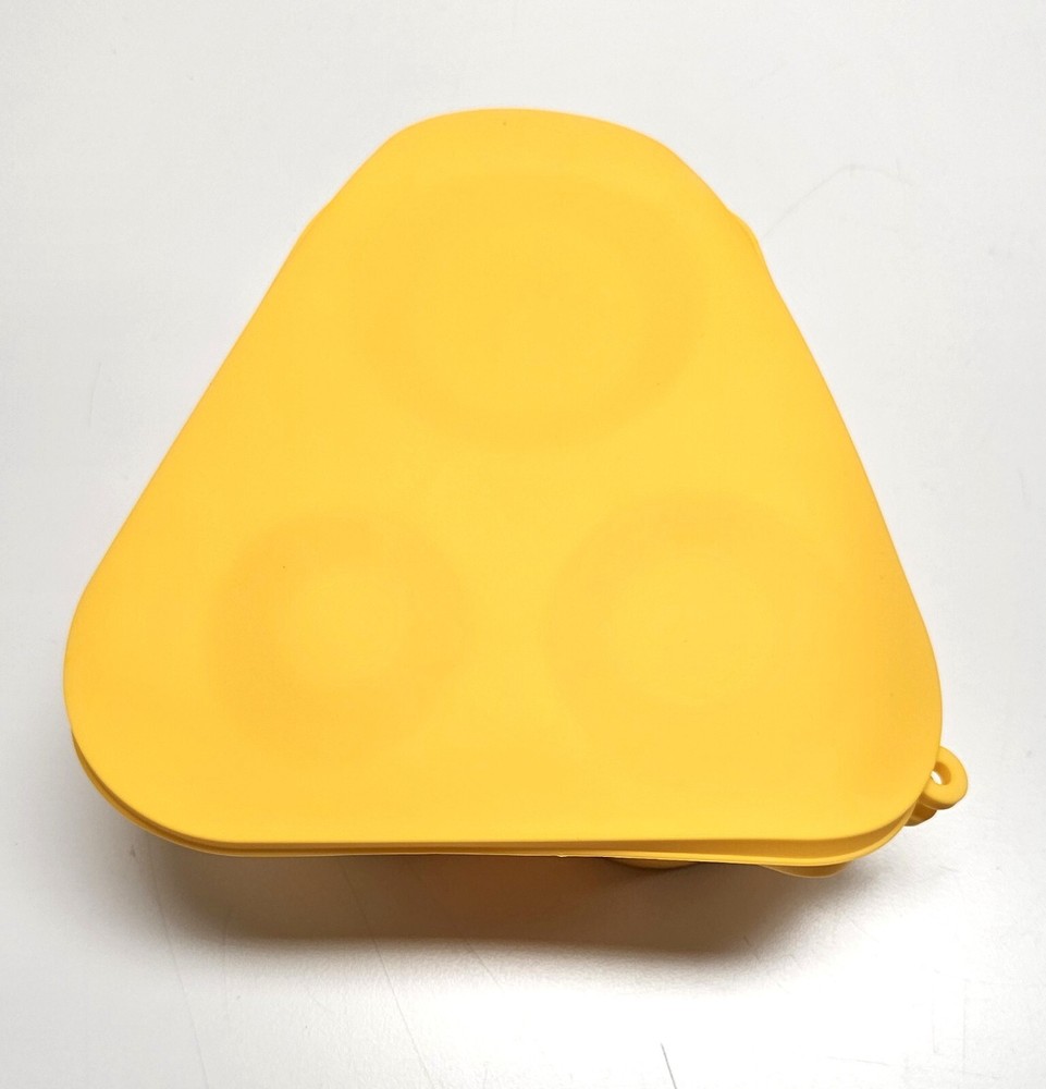3 Hollow Silicone Ice Cube Maker With Lid Yellow