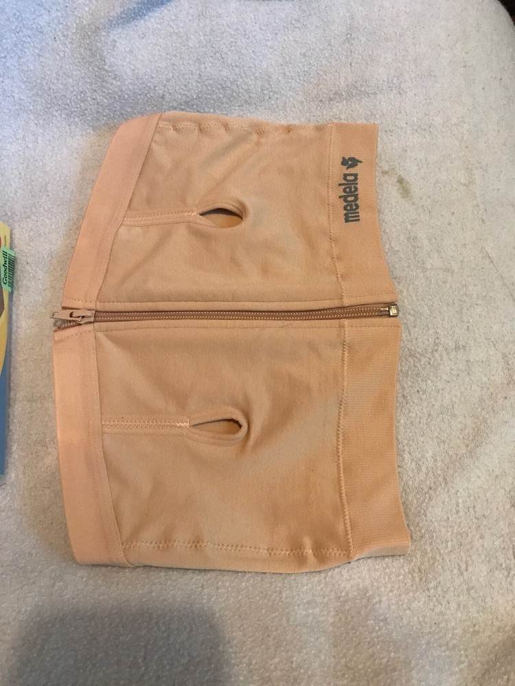 Medela Easy Expression Bustier Hands Free Pumping Medium Nude
