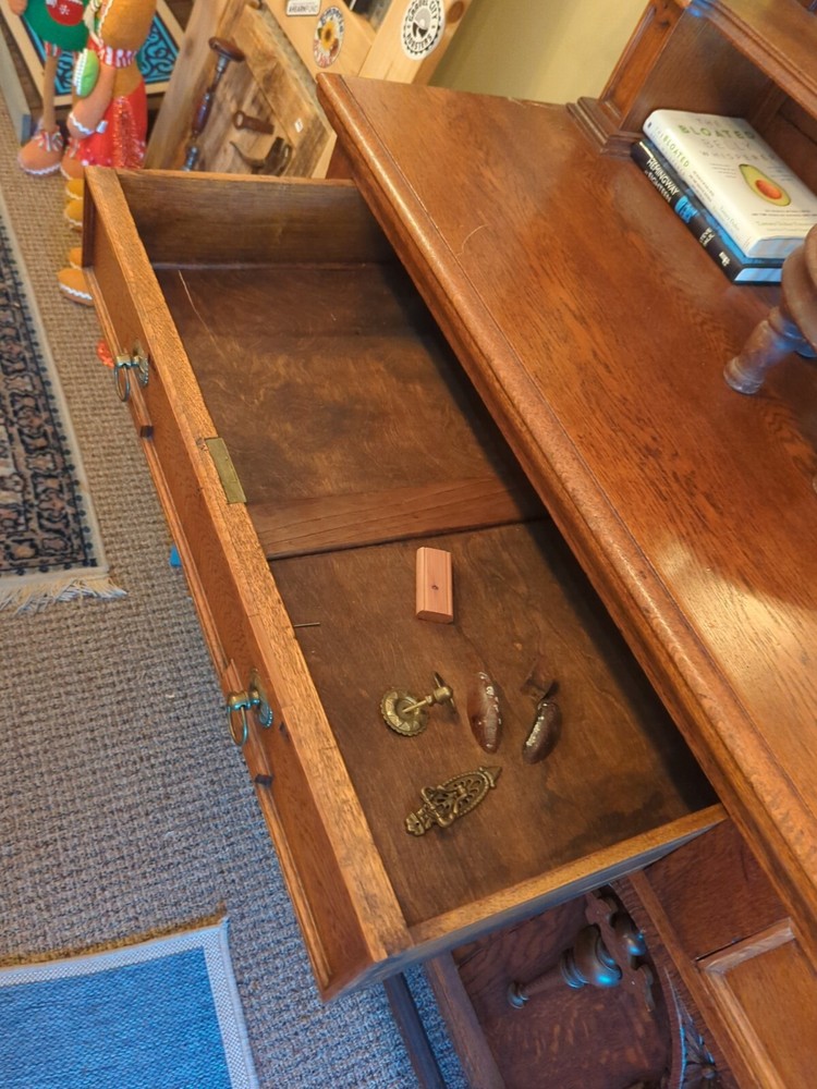 Sideboard Buffet Vintage With Mirror. Very Nice.