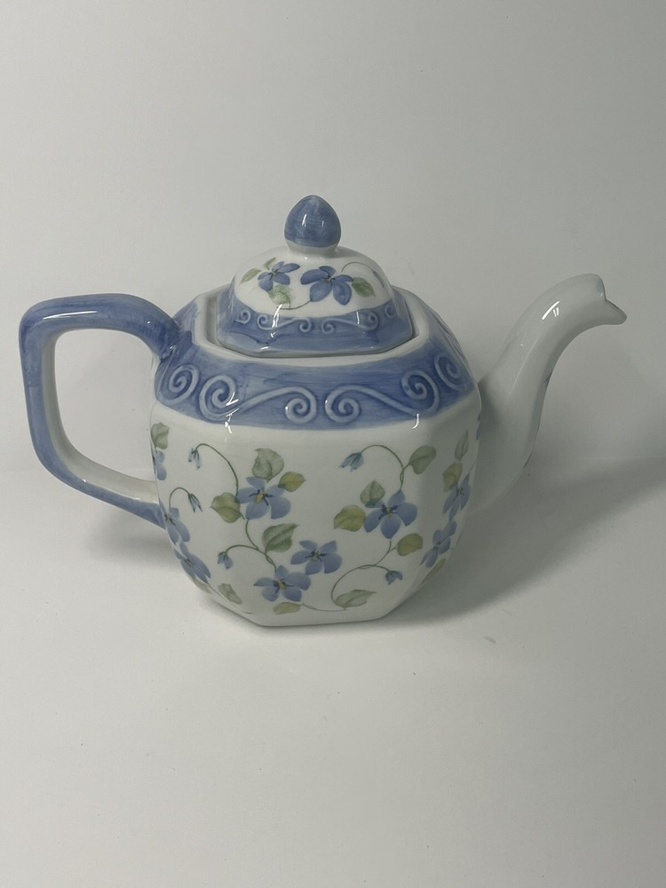 Teapot with Blue Morning Glory Pattern