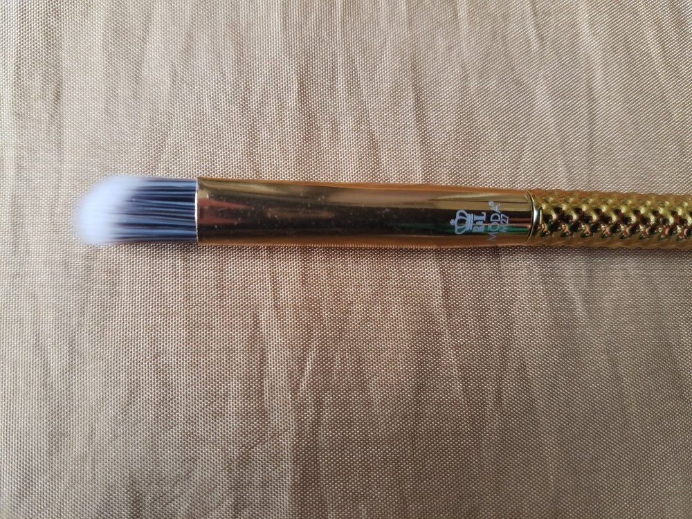 Moda Metallics Triad Eye Brush M27