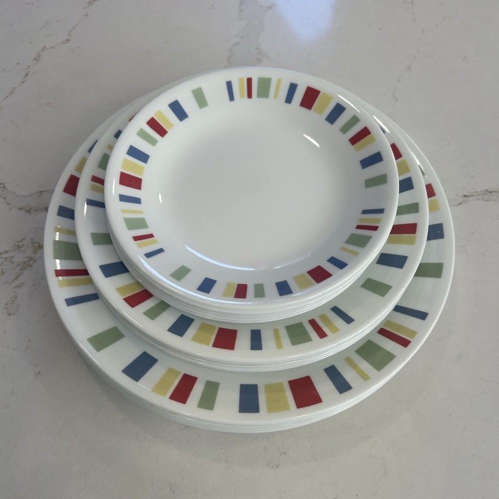 Corelle 18 Pc Dinnerware Set – Color Block Pattern – 6 Place Settings – USA
