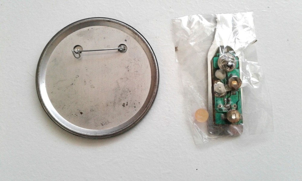 (2) HEINEKEN PREMIUM LIGHT PINS