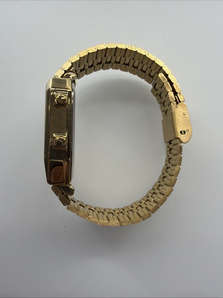 Multifunctional Watch with Temperature Display