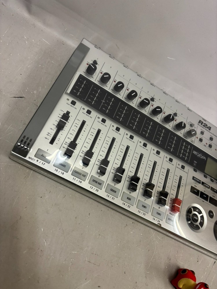 Zoom R24 Multitrack Recorder Audio Interface Controller Tested Working