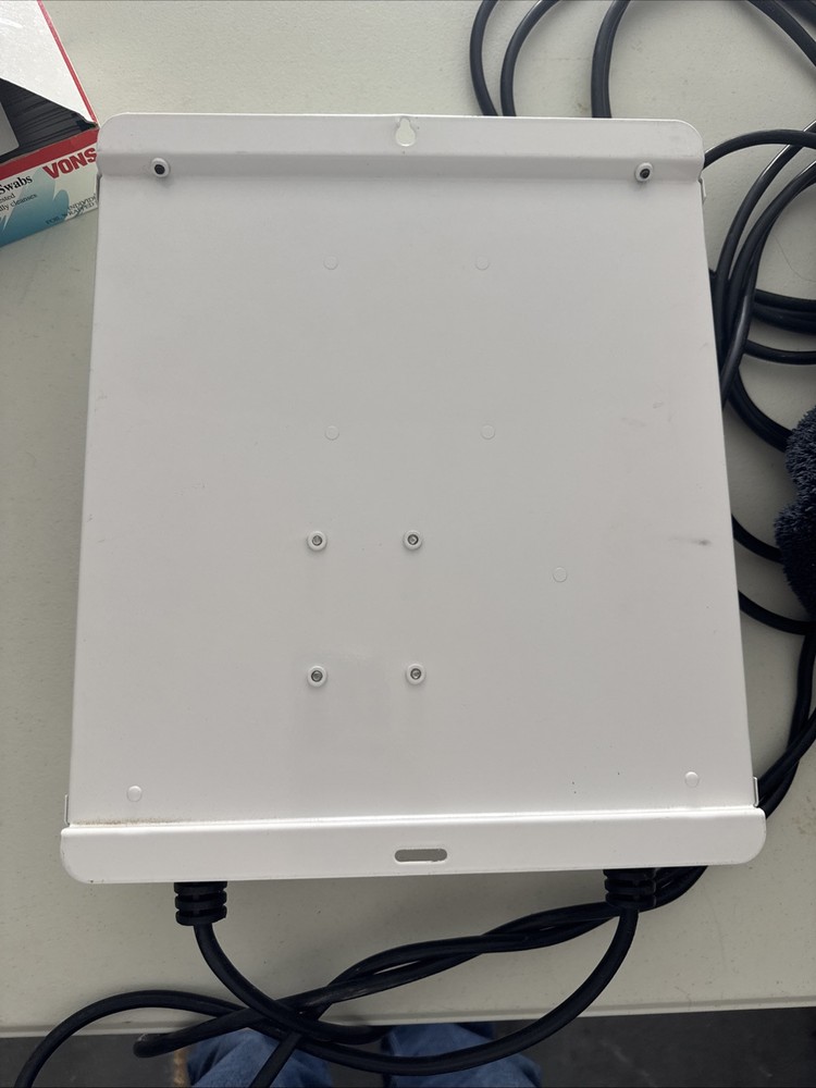Titan Controls Helios 18, 12-Light 240 Volt Controller