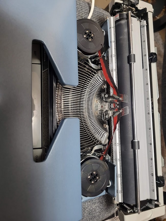 Smith-Corona Electra 120 typewriter with Case Tested And Working!