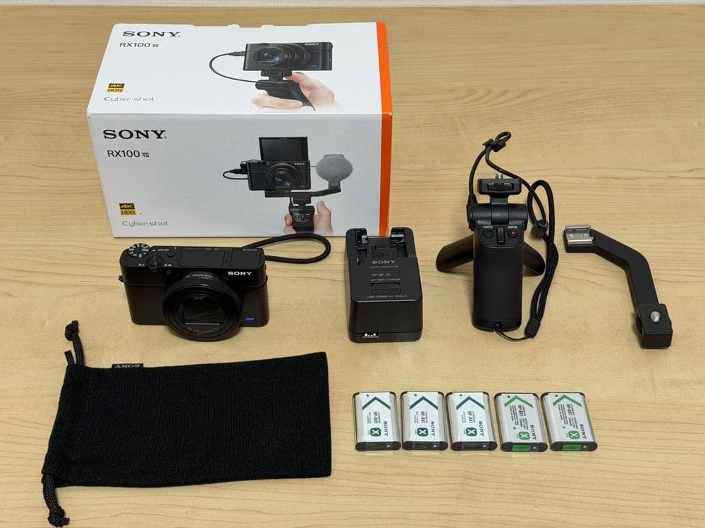 SONY RX100 VII (Mark 7) Compact Digital Camera