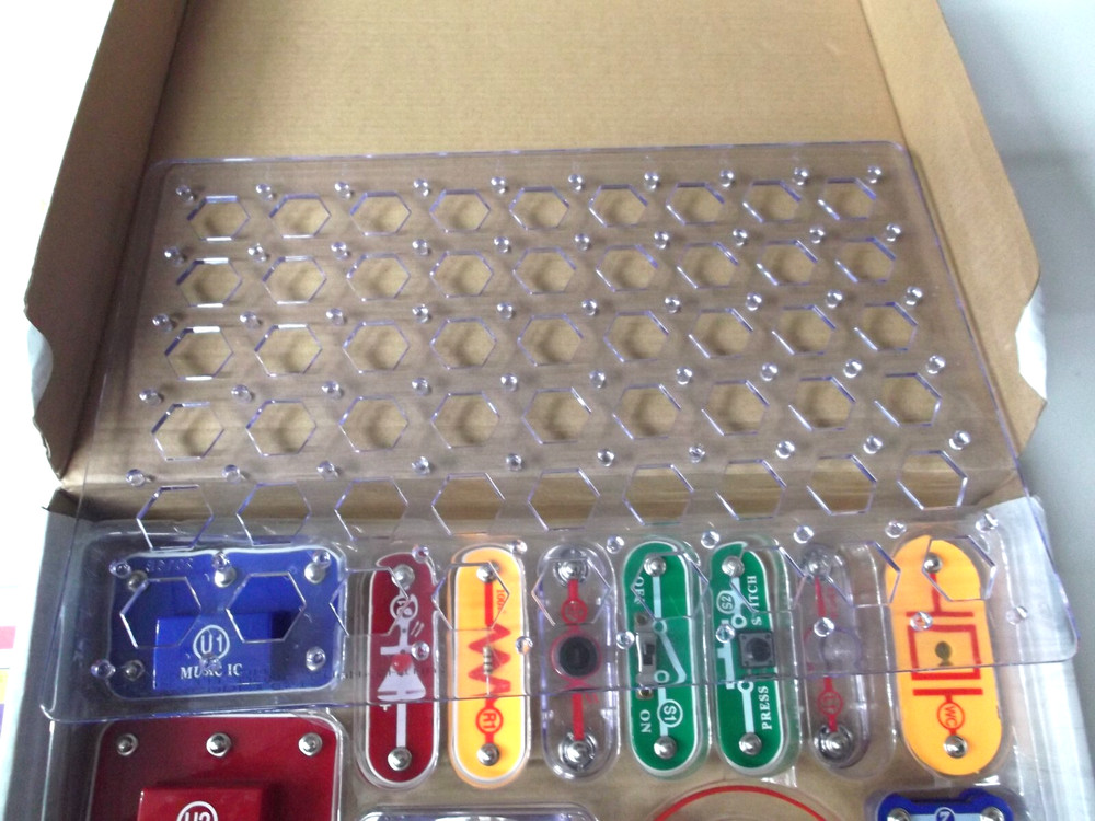 ELENCO Snap Circuits Jr.� 100 Experiments Electronics Discovery Kit Set Complete