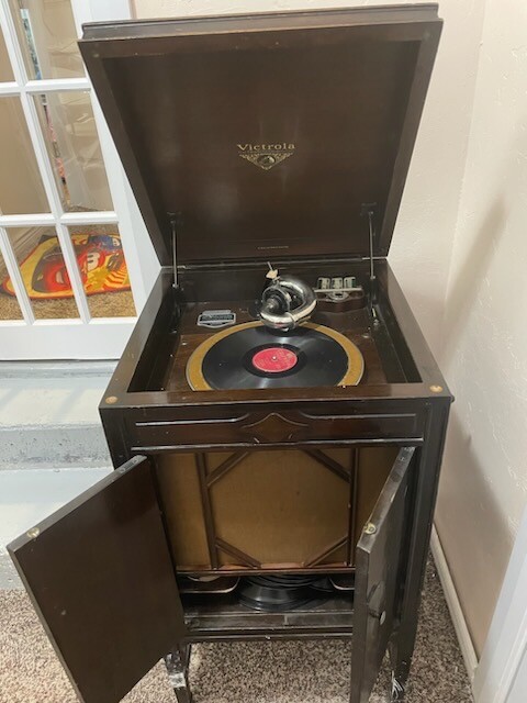 Antique Working Victrola