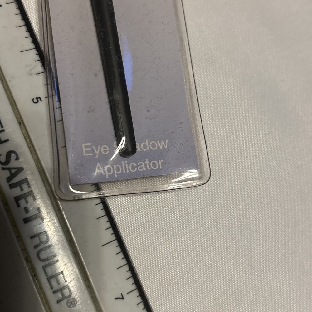 Targeted Placement Sponge Blending Eye Shadow Brush W/2 Extra Replacement Tips N