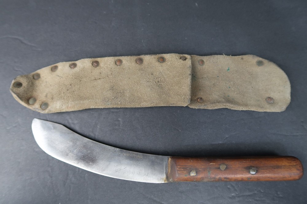 VINTAGE UNKNOWN B. WHITING FIXED BLADE HANDMADE KNIFE IN LEATHER SHEATH