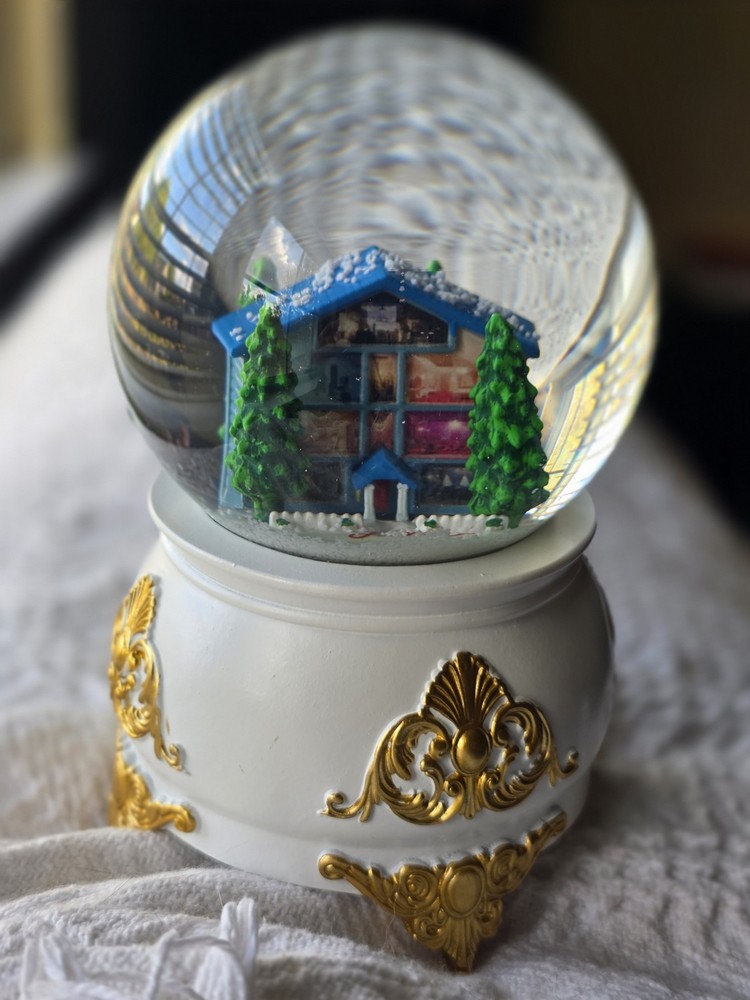 Taylor Swift Lover Snow Globe With Original Box * Authentic *
