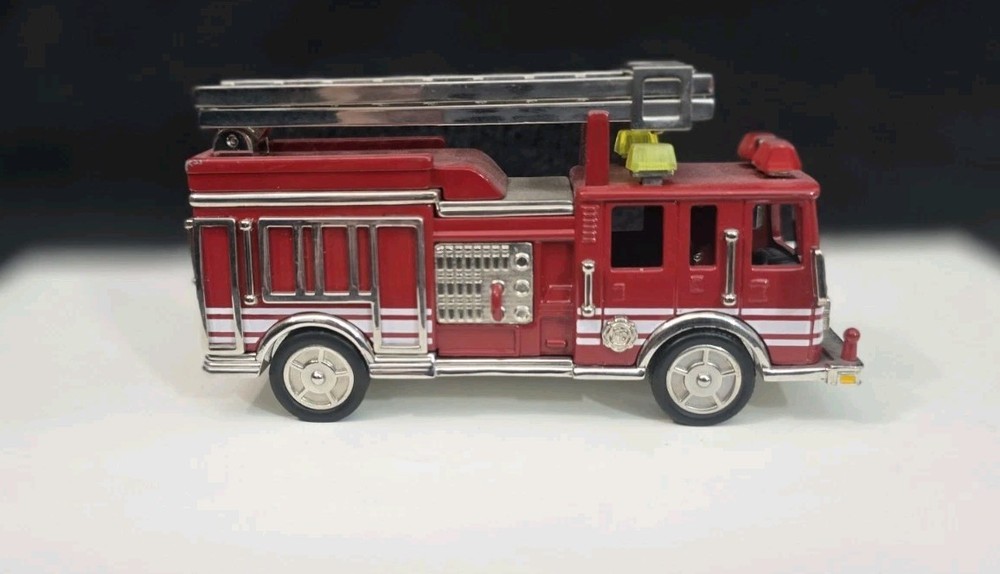 Sharp Hook & Ladder Fire Truck Desk Clock - New Battery Installed 🚒