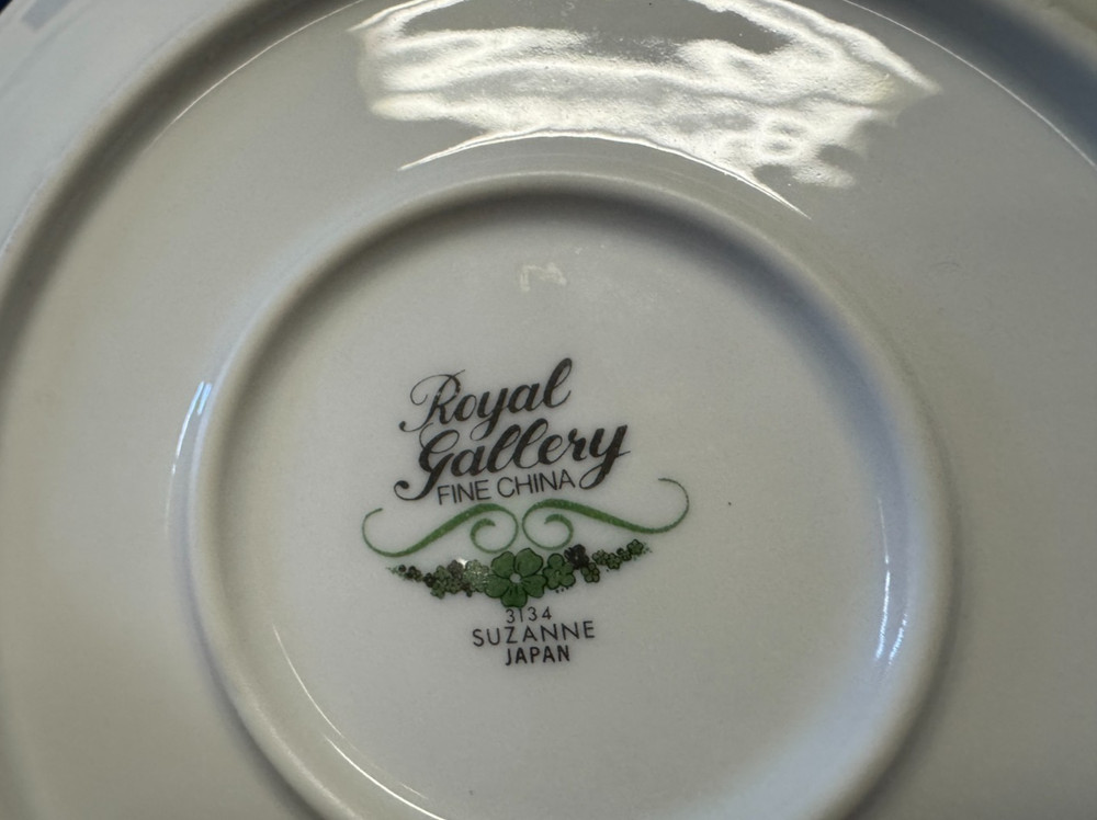 Royal Gallery SUZANNE Round Vegetable Bowl 9 1/4"