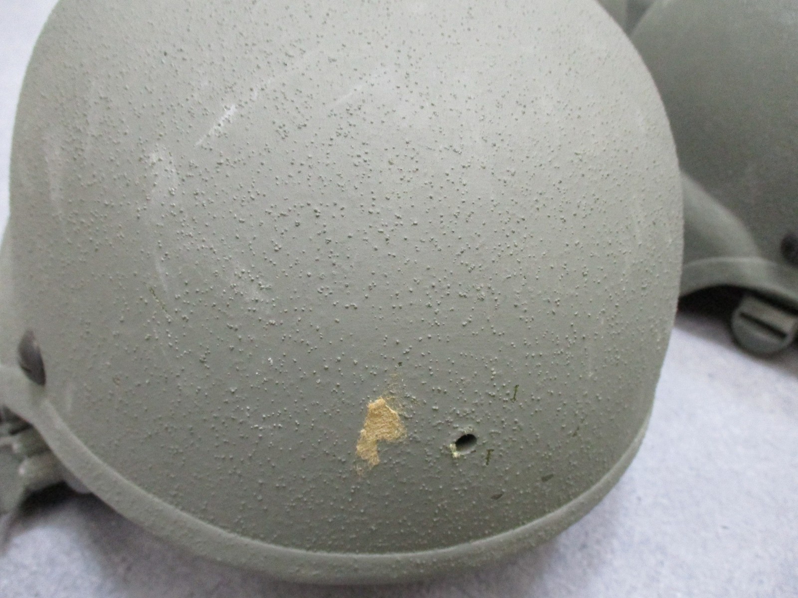 ACH Advanced Combat Helmet Size Medium Foliage Green w/ Pads Chinstrap Ballistic