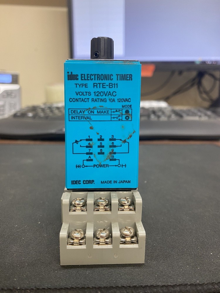 IDEC ELECTRONIC TIMER TYPE RTE-B11 11 PIN TIMING RELAY WITH IDEC SR3B-05 SOCKET